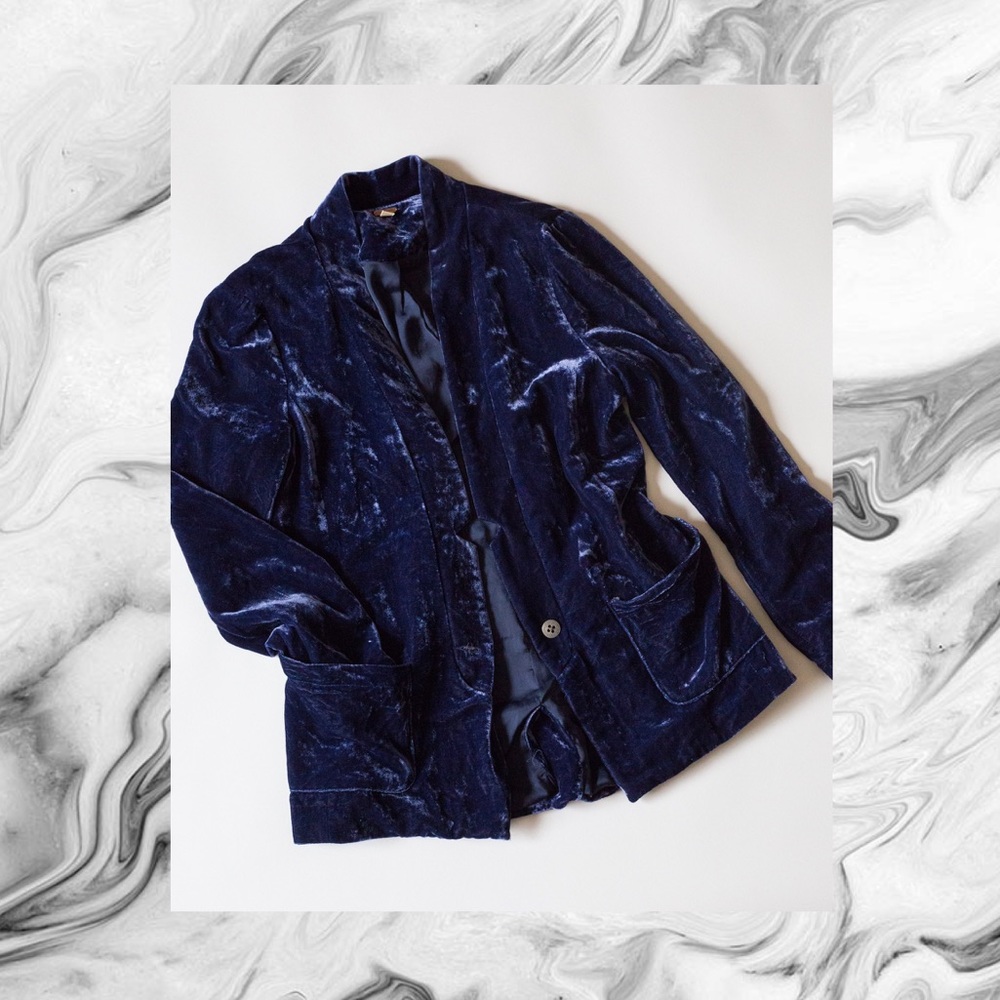 🗝 FREE PEOPLE CRUSHED VELVET BLAZER IN NAVY 🗝